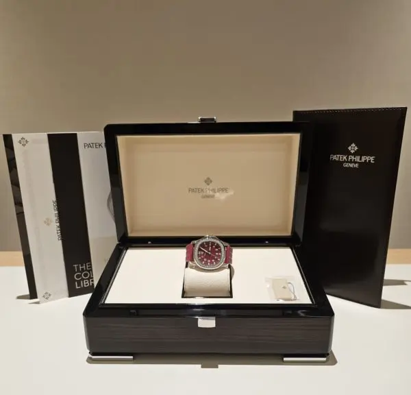 Patek Philippe 35.6mm Ladies Aquanaut Singapore Edition “Limited 300pcs” Steel in box